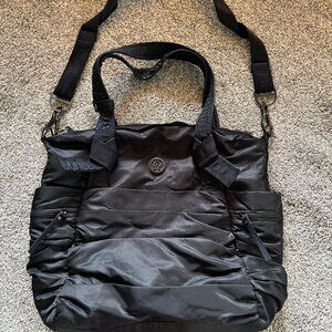 Lululemon Triumphant Black Ruched gym bag, tote bag, shoulder bag